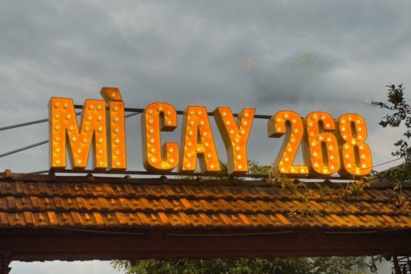 Bảng hiệu mì cay chữ nổi