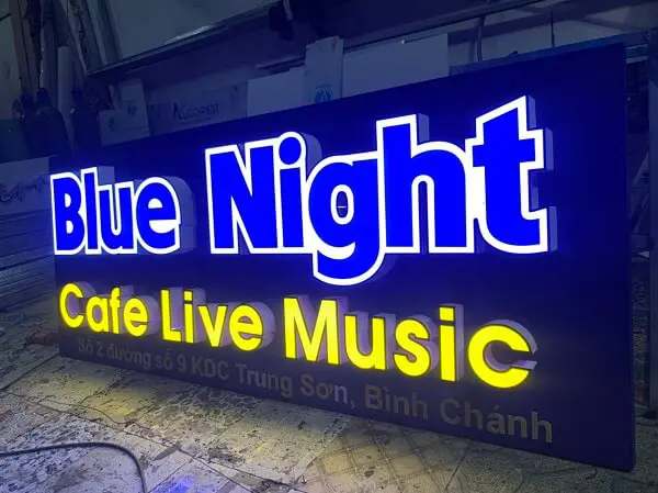 chữ nổi mica dán tường đèn led