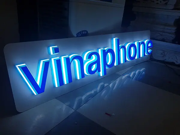 chữ nổi mica dán tường