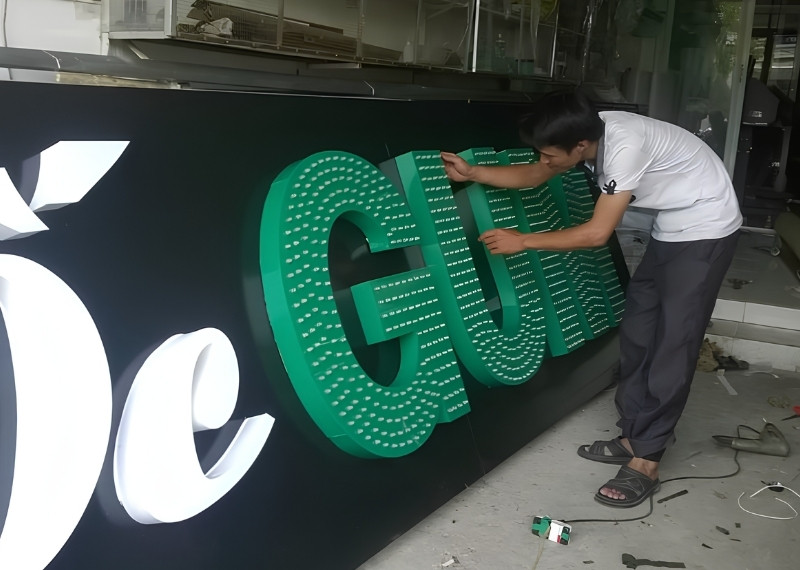 Gia công chữ Alu cắm LED
