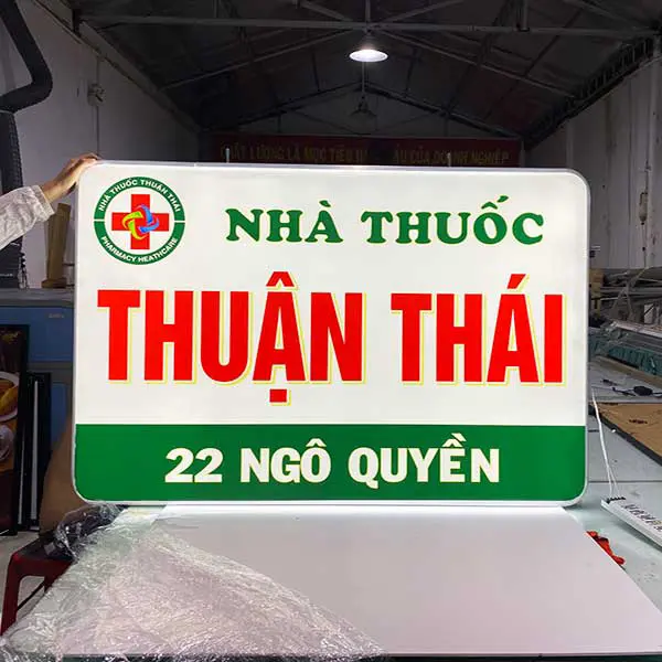 hộp đèn mica hút nổi