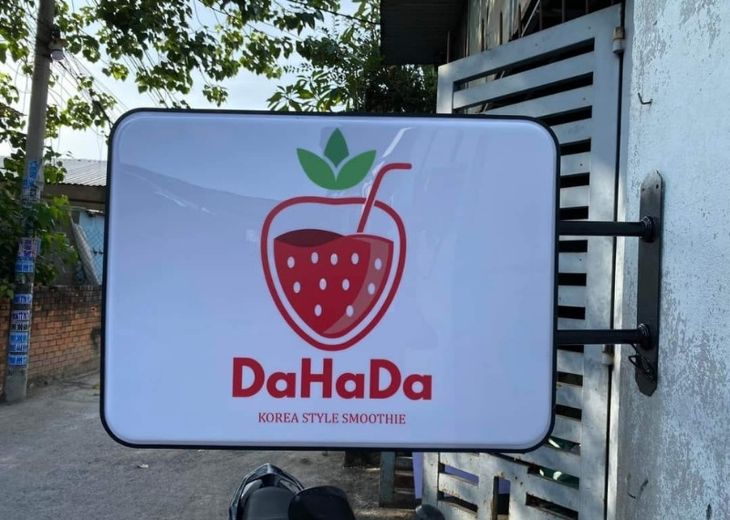 Hộp đèn mica hút nổi Dahada