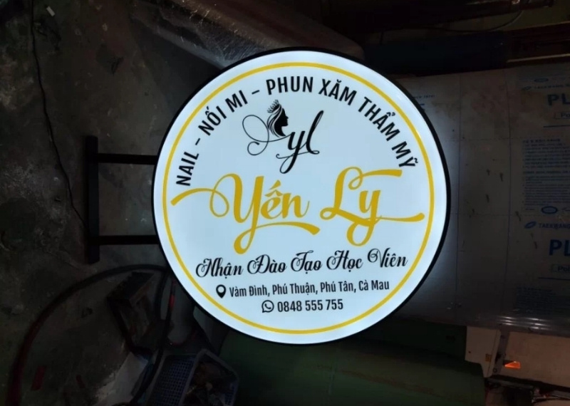 Hộp đèn nail mica hút nổi