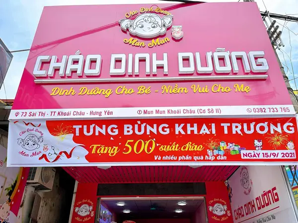 bảng hiệu màu hồng