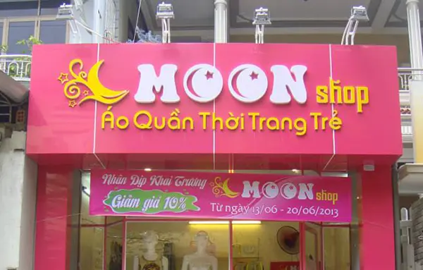 bảng hiệu màu hồng