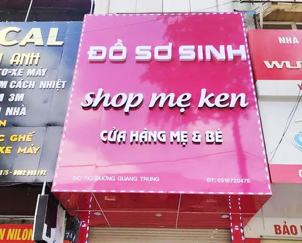 bảng hiệu màu hồng