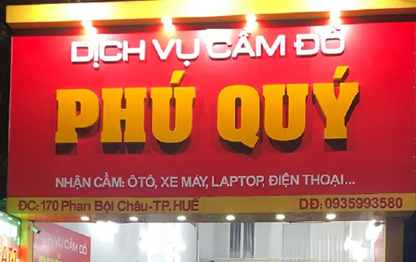 bảng hiệu nền vàng chữ đỏ