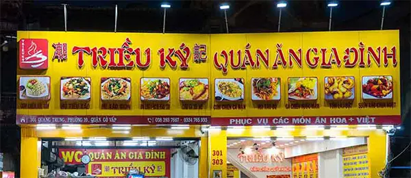 bảng hiệu nền vàng chữ đỏ