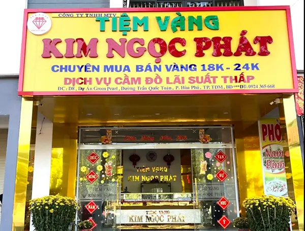 bảng hiệu nền vàng chữ đỏ