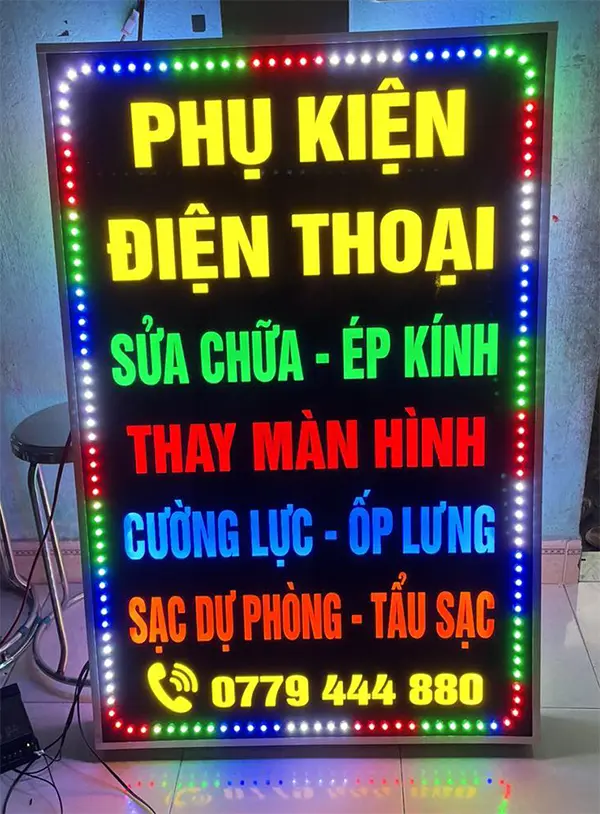 biển vẫy đứng điện thoại