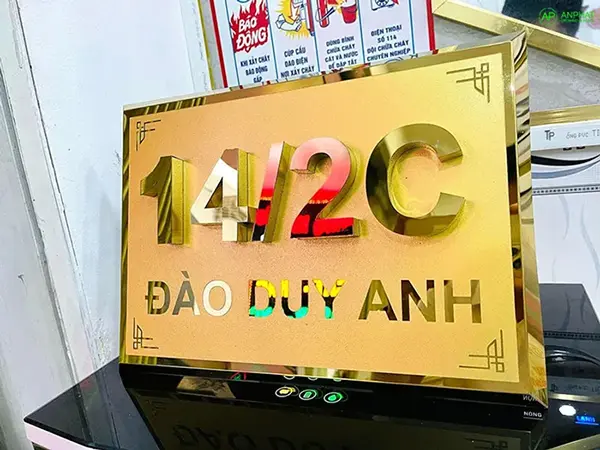 chữ nổi alu gương vàng