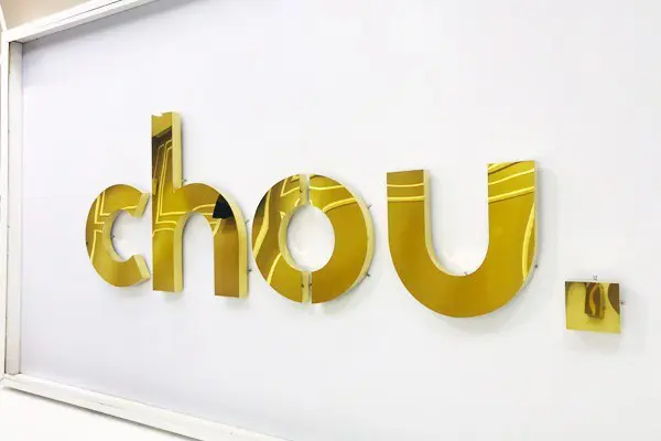 chữ nổi alu gương vàng