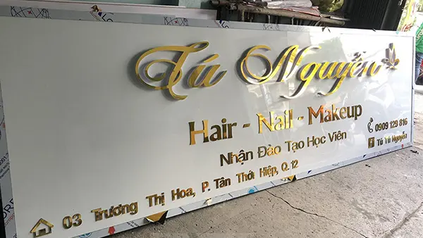chữ nổi alu gương vàng