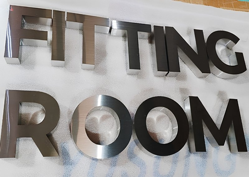 Chữ nổi inox trắng xước Fitting Room