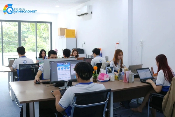 Dịch vụ thiết kế, thi công hộp đèn siêu mỏng