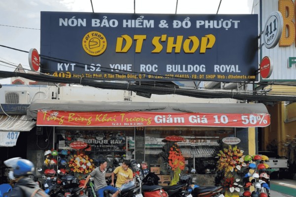 Bảng hiệu shop nón bảo hiểm DT Shop