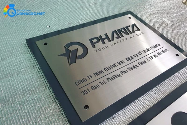 Bảng hiệu inox xịn