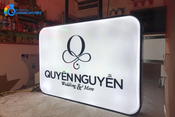 Biển vẫy chất liệu mica cao cấp