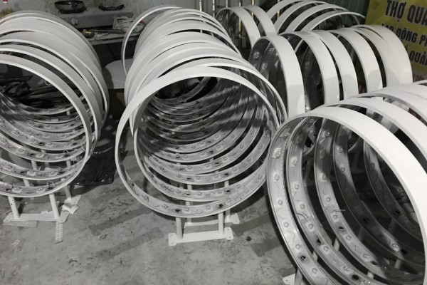 Khung nhôm định hình biển vẫy mica hút nổi