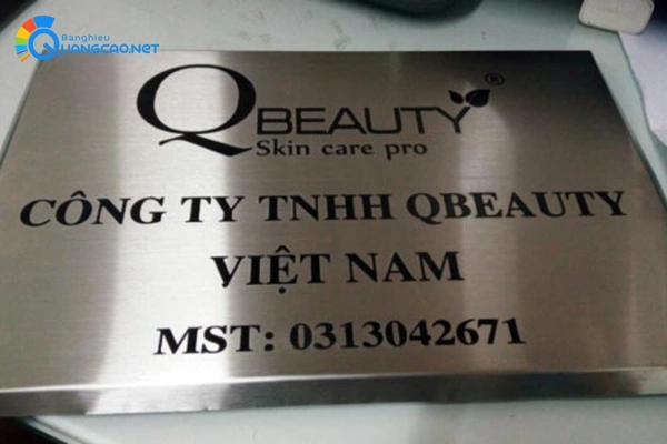 Lí do nên chọn bảng hiệu inox