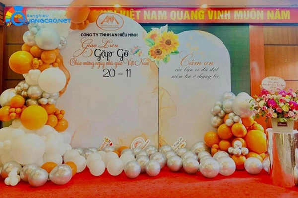 Mẫu Backdrop 20/11 rực rỡ