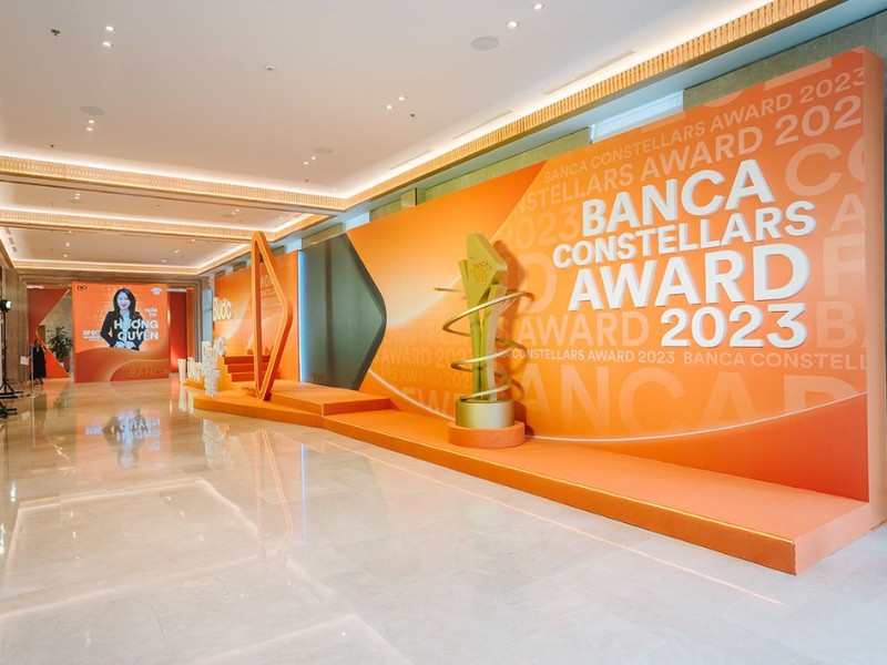 Backdrop check in Banca Constellars Award