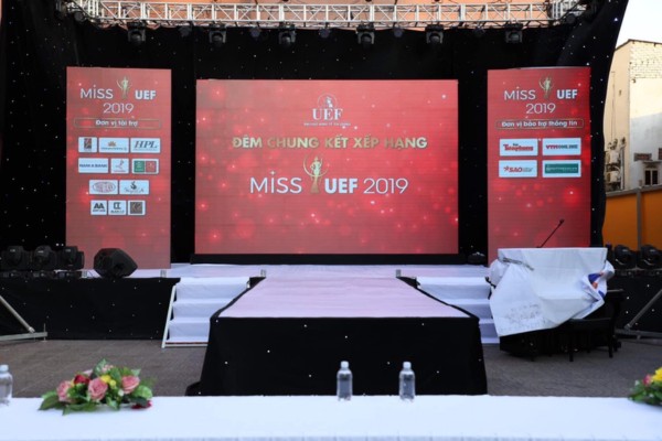 Phông nên check in LED