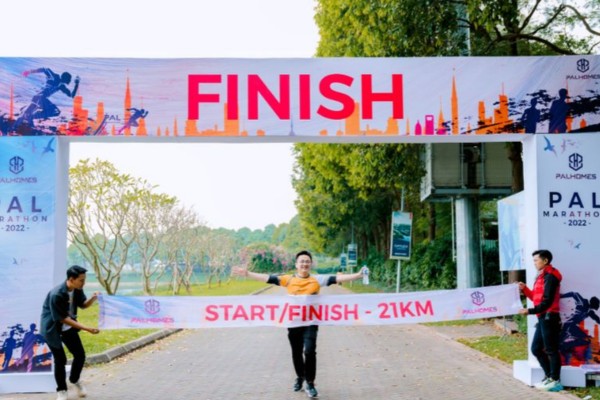 Backdrop cổng chào vạch về đích