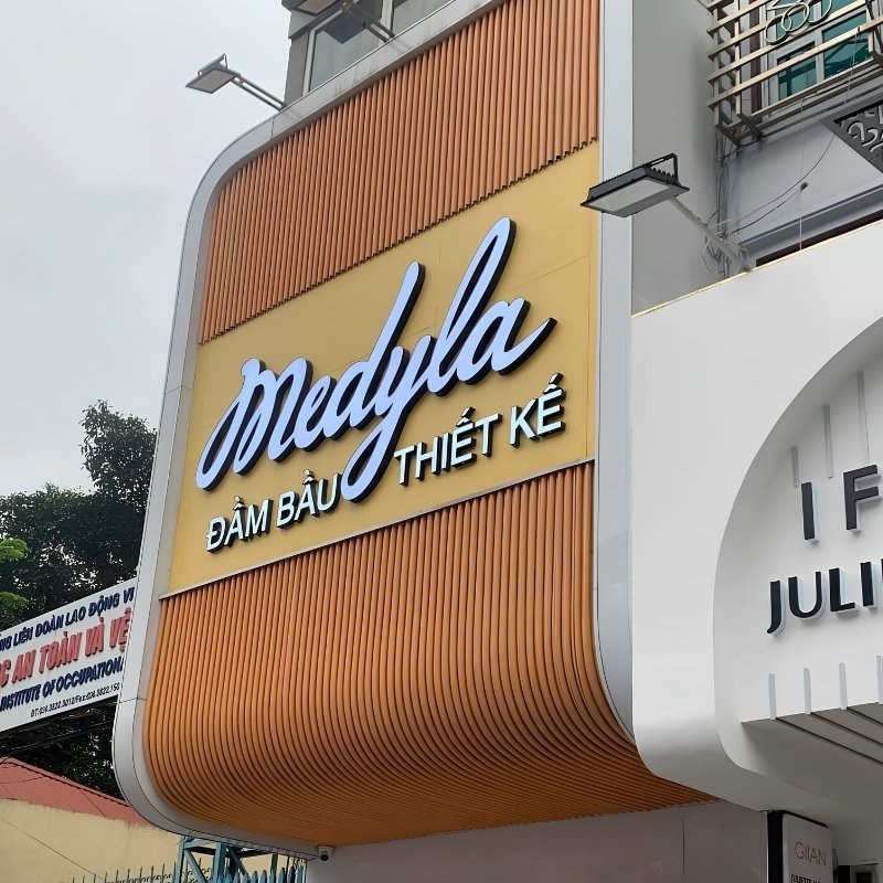 Bảng hiệu chữ nổi Medyla