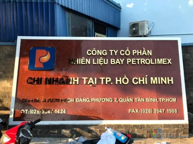 Bảng hiệu hoa cương công ty Petrolimex