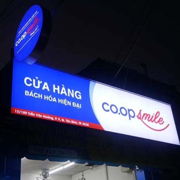 Bảng hiệu hộp đèn Coop Smile