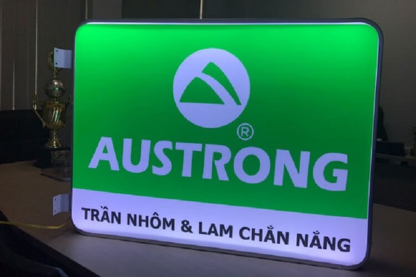 Bảng hiệu mica hút nổi Austrong