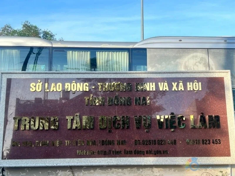 Bảng hiệu trung tâm dịch vụ việc làm Đồng Nai