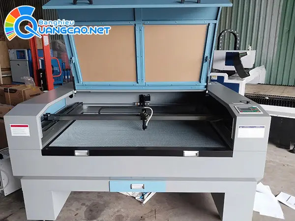 máy móc tại công ty banghieuquangcao.net