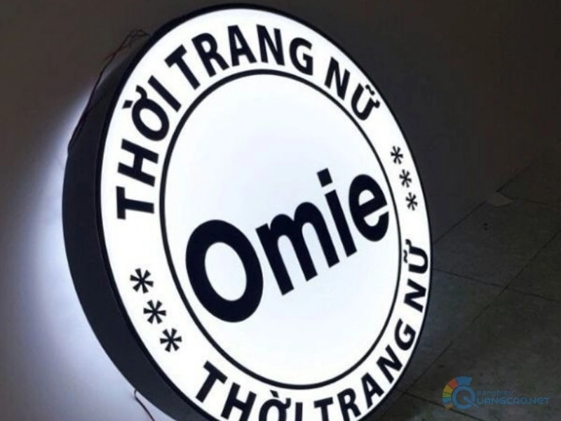 Biển vẫy shop thời trang nữ Omie