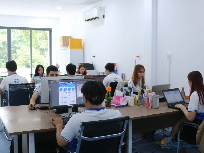 Đơn vị thi công biển vẫy quảng cáo chuyên nghiệp