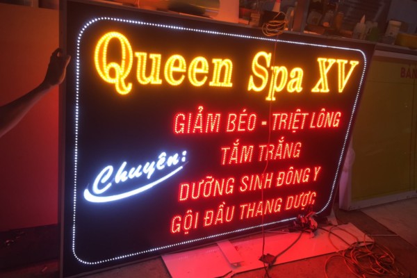 Hộp đèn LED Queen Spa