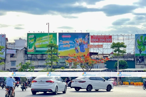 Pano quảng cáo nước ngoài trời