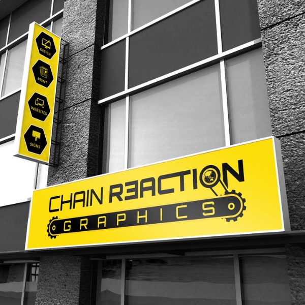 Bảng hiệu màu vàng chữ đen