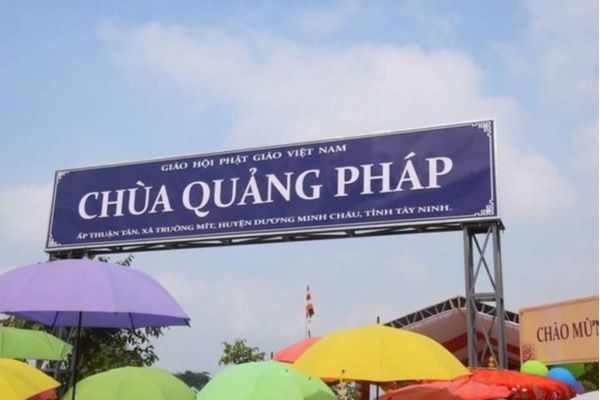 Bảng hiệu chùa Quảng Pháp