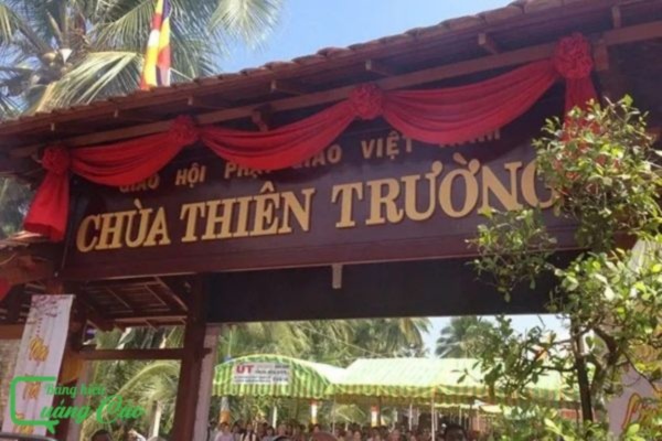 Bảng hiệu chùa Thiên Trường