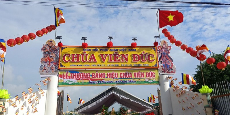 Bảng hiệu Chùa Viên Đức