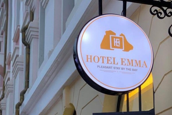 Biển vẫy hotel Emma