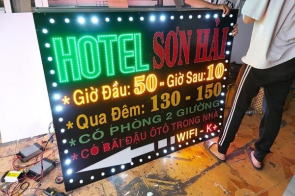 Biển vẫy hotel Sơn Hải