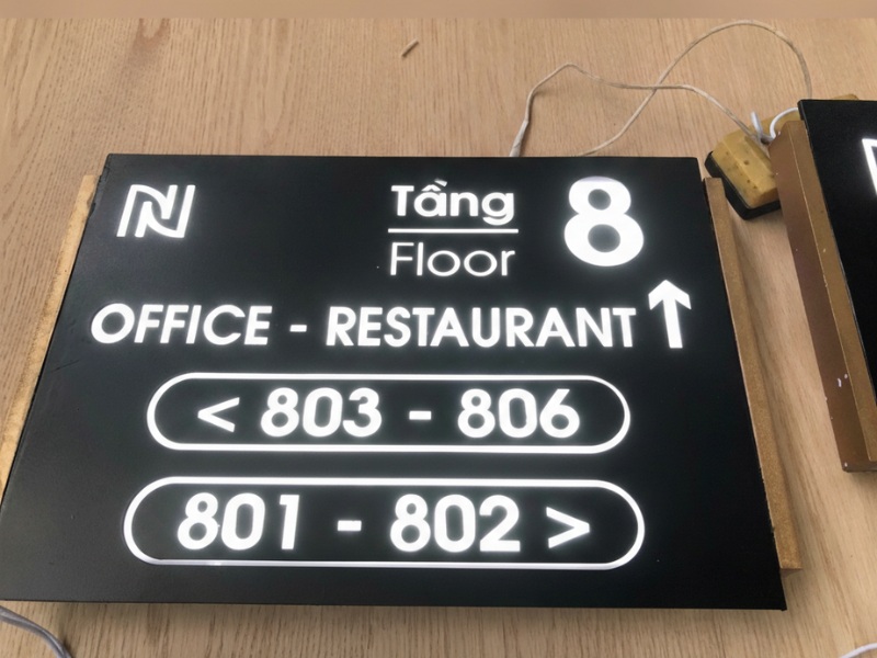 Biển chỉ dẫn tòa nhà Alu