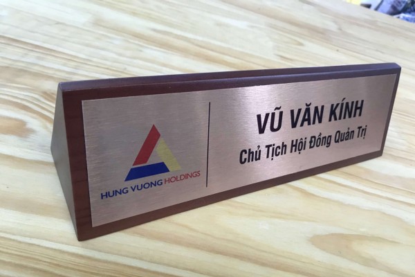 Biển chức danh để bàn bằng INOX