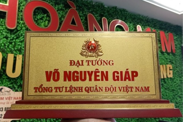Biển chức danh để bàn bằng gỗ đồng
