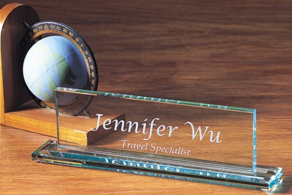 Biển chức danh để bàn bằng Pha Lê