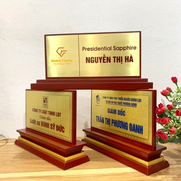 Biển chức danh để bàn sang trọng