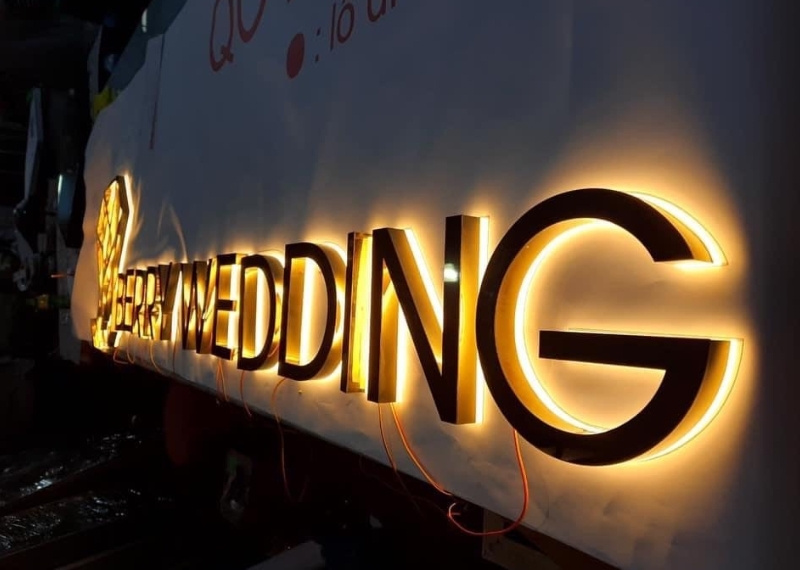 Chữ mica cháo berry wedding